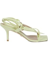 Stuart Weitzman - 70 Mm Lalita Sandalen Met Vierkante Neus En Bandjes - Lyst
