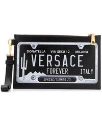 Versace Clutch mit Nummernschild-Print - Schwarz