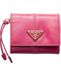 Prada - Cartera Pequeña Con Placa Triangular Del Logo - Lyst