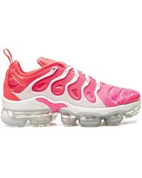 Nike - Air Vapormax Plus "Platinum Tint/Flash Crimson" Sneakers - Lyst