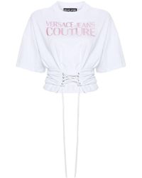 Versace - Geschnürtes T-Shirt mit Glitter-Logo - Lyst