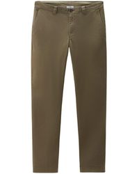 Woolrich - Pantalones chinos con logo bordado - Lyst