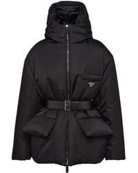 Prada - Plumífero de Re-Nylon con capucha - Lyst