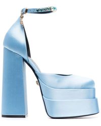 Versace - Chaussures à talon bottier aevitas bleues à méduse et à plateforme - Lyst
