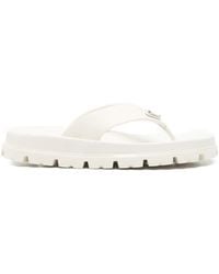 Prada - Flip-Flops mit Logo-Applikation - Lyst