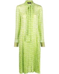 Versace - Robe-chemise en soie à logo imprimé - Lyst