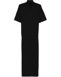 オールインワン・サロペット Herskind V-Neck Satin Maxi Dress With Flared Hem Herskind V-Neck Satin Maxi Dress With Flared Hem in White | Lyst