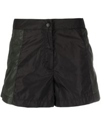 Moncler - Shorts con logo goffrato - Lyst