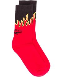 Vetements Socken mit Logo-Stickerei - Rot