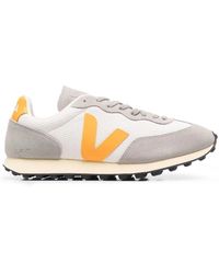 Veja - Logo-Patch Low-Top Sneakers - Lyst