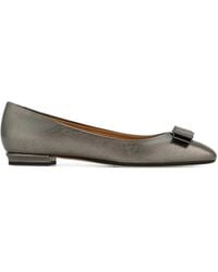 Ferragamo - Varina Bow Pumps - Lyst