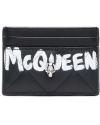 McQueen - Billetera de cuero acolchada con adornos de calavera - Lyst