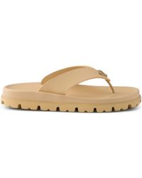 Prada - Flip-Flops mit Logo-Schild - Lyst