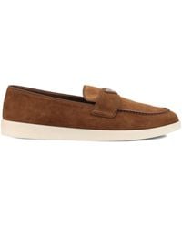 Prada - Loafer aus Wildleder mit Logo-Schild - Lyst