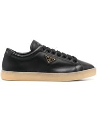 Prada - Sneakers mit emailliertem Triangel-Logo - Lyst