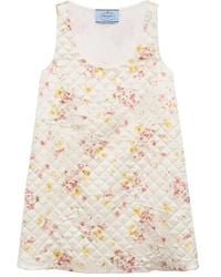 Prada - Gestepptes Satin-Minikleid Mit Blumen - Lyst