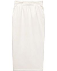 Prada - Falda midi con logo triangular - Lyst