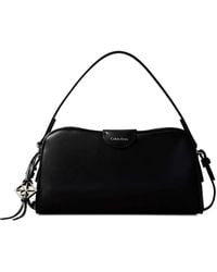 Calvin Klein - Schultertasche Mit Logo-Anhänger - Lyst