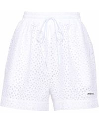 Miu Miu - Pantalones cortos de deporte con bordado inglés - Lyst