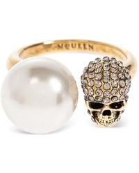 McQueen - Pearl-Embellished Skull Ring - Lyst