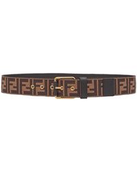Fendi Cinturón con logo en relieve - Marrón
