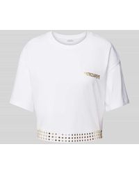 Patrizia Pepe - Cropped T-Shirt mit Label-Print und Nieten - Lyst