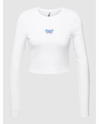 ONLY Cropped Longsleeve mit Motiv-Stitching Modell 'Mia' - Weiß