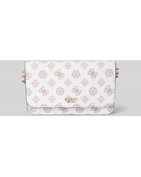 Guess - Crossbody Bag mit Allover-Label-Print Modell 'LORALEE' - Lyst