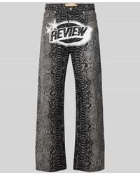 Review - Baggy Fit Jeans mit Label-Print - Lyst