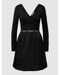 Calvin Klein Kleid mit V-Ausschnitt Modell 'ELASTIC' - Schwarz