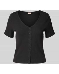 Levi's - T-Shirt in Ripp-Optik mit V-Ausschnitt und Knopfleiste - Lyst
