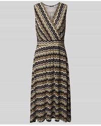 Zero - Knielanges Kleid mit V-Ausschnitt - Lyst