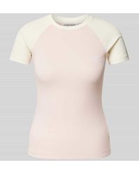 Guess - T-Shirt mit geripptem Rundhalsausschnitt - Lyst