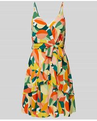 Apricot - Knielanges Kleid mit Allover-Print - Lyst