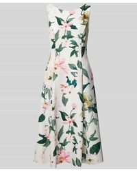 Vera Mont - Knielanges Cocktailkleid mit Rundhalsausschnitt - Lyst
