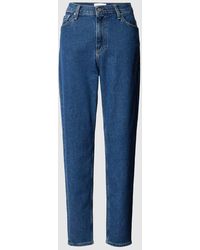 Calvin Klein - Mom-Fit Jeans mit Label-Detail - Lyst