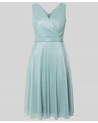 TROYDEN COLLECTION - Knielanges Cocktailkleid mit V-Ausschnitt - Lyst