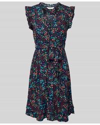 Apricot - Knielanges Kleid mit floralem Allover-Print - Lyst