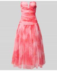 LACE & BEADS - Knielanges Cocktailkleid mit V-Ausschnitt - Lyst