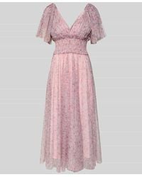 LACE & BEADS - Knielanges Cocktailkleid mit V-Ausschnitt - Lyst