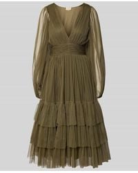 LACE & BEADS - Cocktailkleid im Stufen-Look mit V-Ausschnitt - Lyst