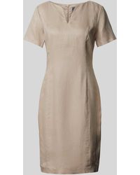 White Label - Knielanges Kleid mit V-Ausschnitt - Lyst
