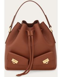 Ferragamo - Damen Mini Hug Beuteltasche Mit Multipocket-Konstruktion - Lyst