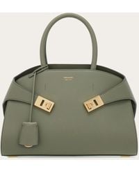 Ferragamo - Damen Hug Handtasche (M) - Lyst