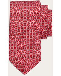 Ferragamo - Hommes Cravate En Soie Imprimé Totem Rouge - Lyst