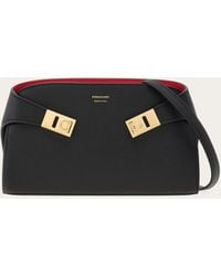 Ferragamo - Damen Hug Mini-Bicolor-Umhängetasche - Lyst