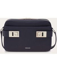 Ferragamo - Hommes Sac À Bandoulière East-West Avec Boucles Gancini Bleu - Lyst