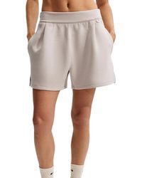 Nike - 24.7 Impossiblysoft Dri-Fit Mid-Rise Shorts Shorts - Lyst