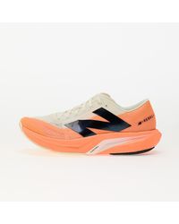 New Balance - Sneakers Fuelcell Rebel V4 Hot Mango/ Angora/ Eur - Lyst