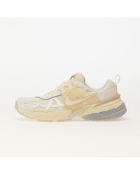 Nike - Sneakers W V2K Run Pale Ivory/ Pale Ivory-Coconut Milk Eur - Lyst